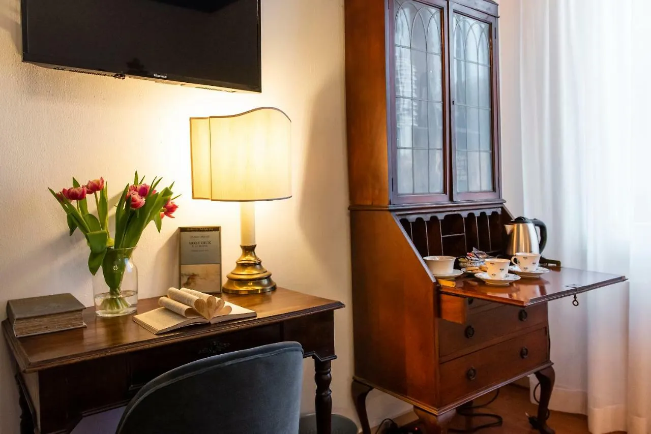 Biblio Rooms Guesthouse Bolonia