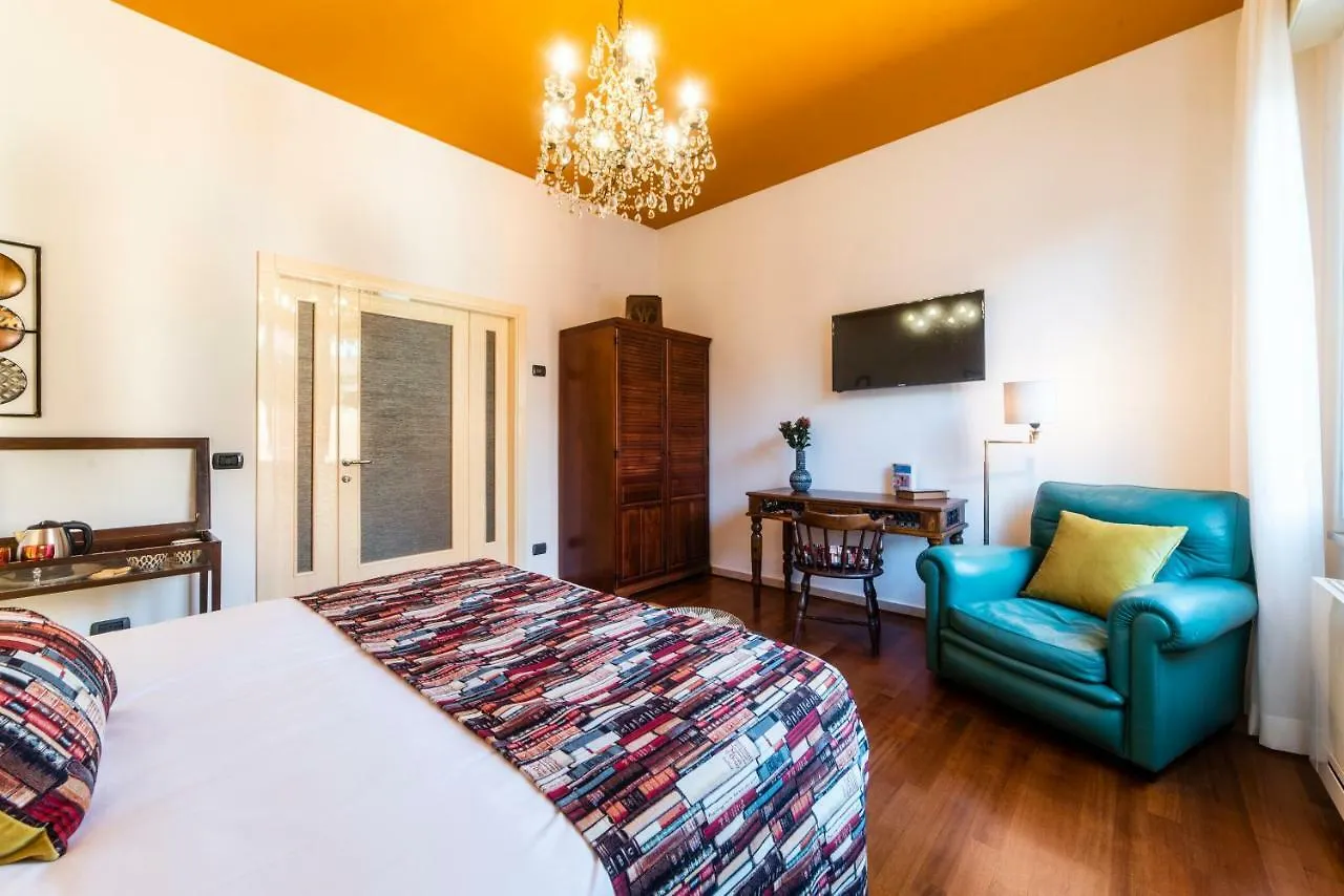 Biblio Rooms Guesthouse Bologna Guest house